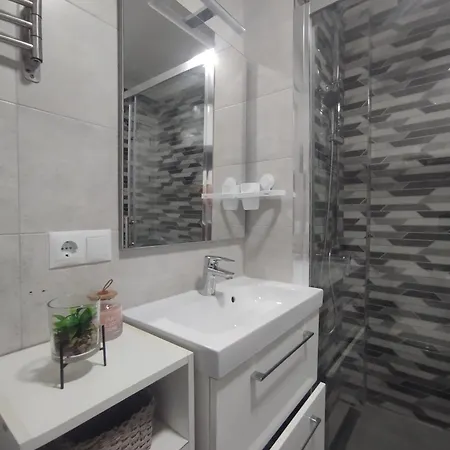 Seastar Apartment *